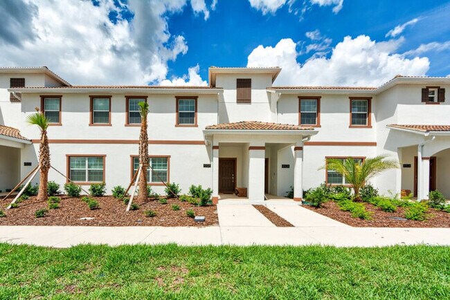 Building Photo - 4924  Beautiful Townhome Private Pool Disney