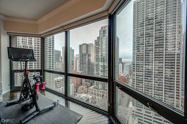 Foto del edificio - 100 E Huron St