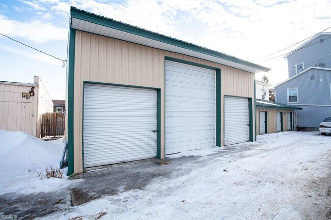 Building Photo - 313 S Cascade St