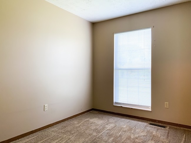 Building Photo - 335 S Birkey St