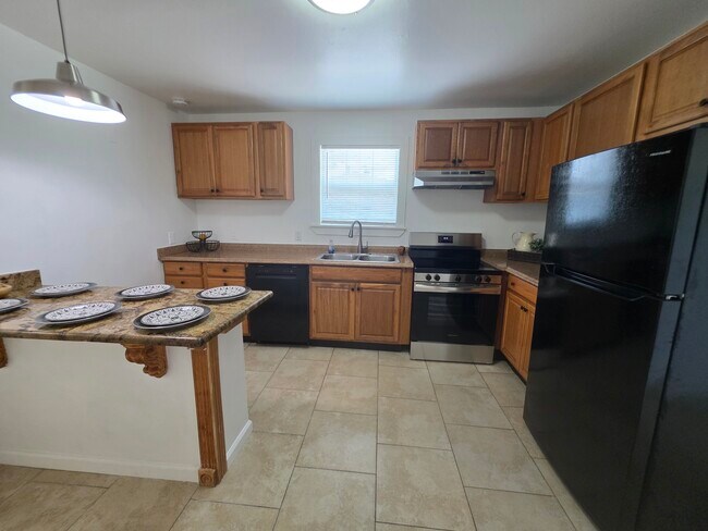Foto del edificio - 556 Westwood Dr