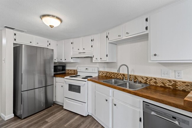 Building Photo - 1713 Cinnamon Path