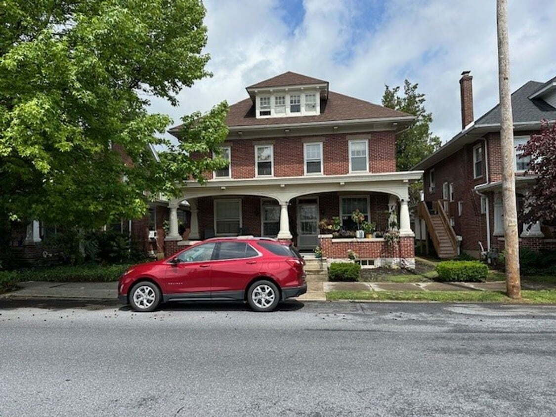 4345 E Maple St Unit 2, Palmyra, PA 17078 Room for Rent in Palmyra