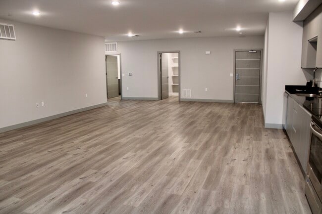 Building Photo - 7040 Woodman Ave