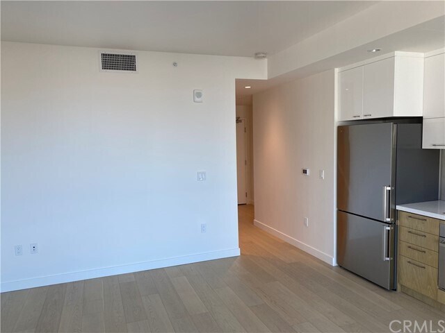 Building Photo - 400 S Broadway