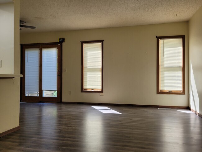 Living room - 14197 Bedford Dr