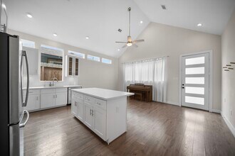 Building Photo - 5415 Margarita St