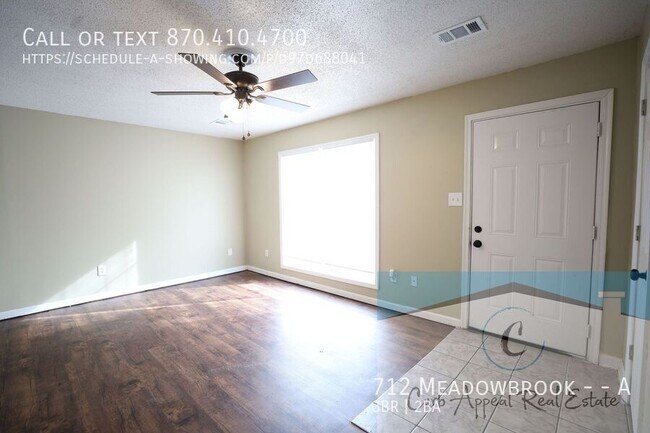 Foto del edificio - 712 Meadowbrook St