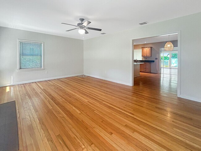 Foto del edificio - 845 37th Ave N