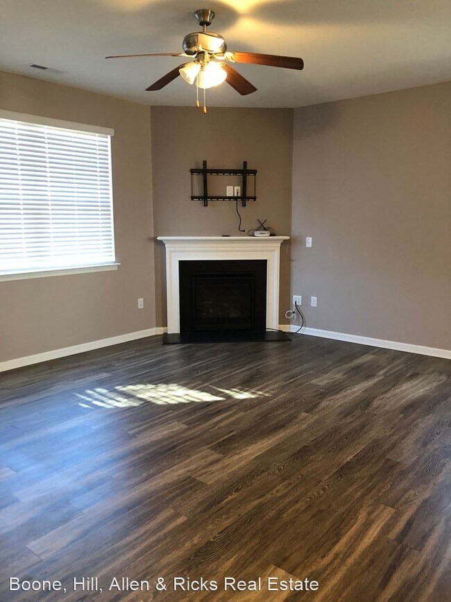 Building Photo - 548 Golden Villas Dr