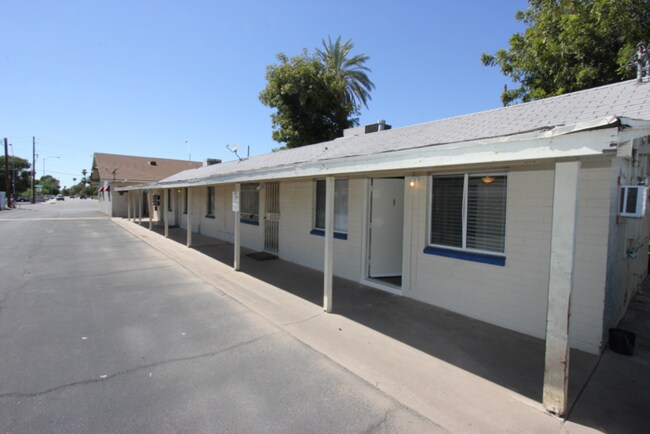 Building Photo - 623 S Country Club Dr