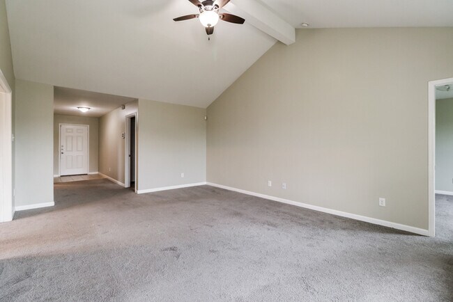 Foto del edificio - 4810 Tulip Trail Ln