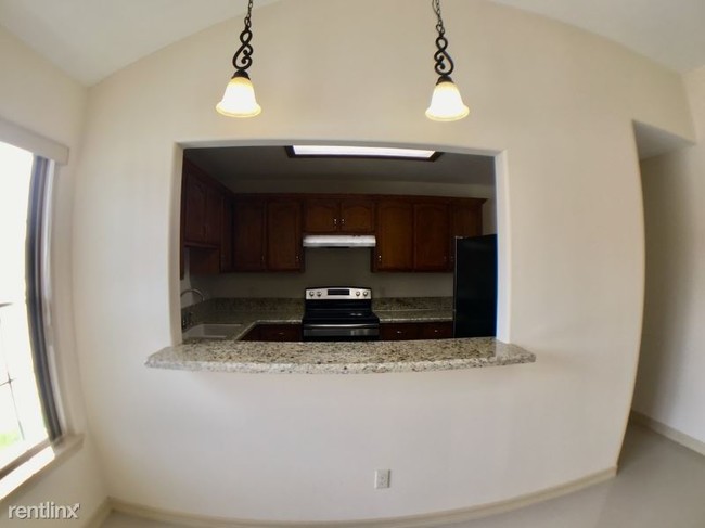 Building Photo - 2 br, 2 bath Apartment - 5401 N 17th St