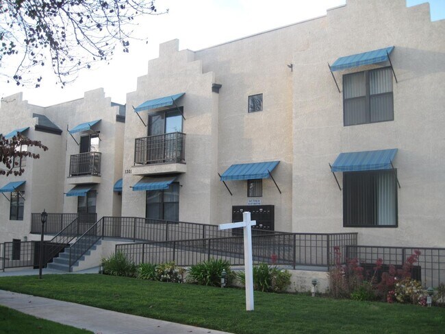 Building Photo - 1305 Stanley Ave