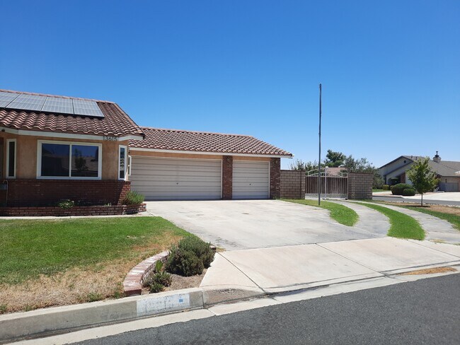 Foto del edificio - 13615 Driftwood Dr