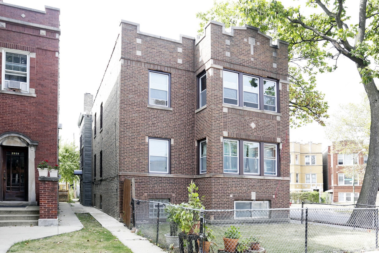 Building Photo - 3941-3943 W Wellington Ave