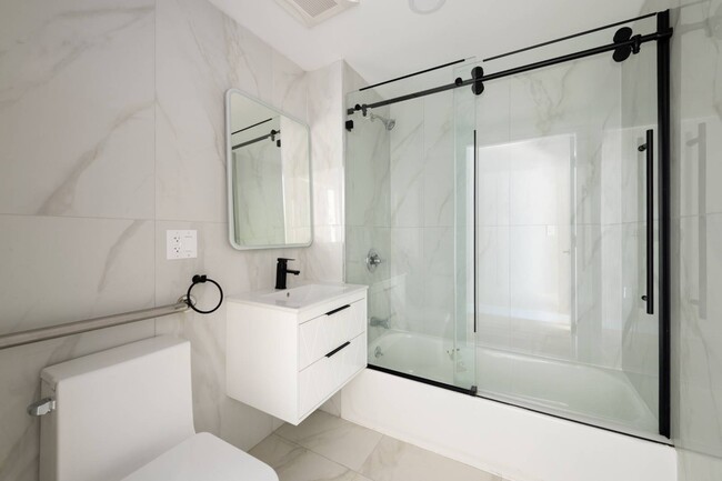 Building Photo - 458 Decatur St