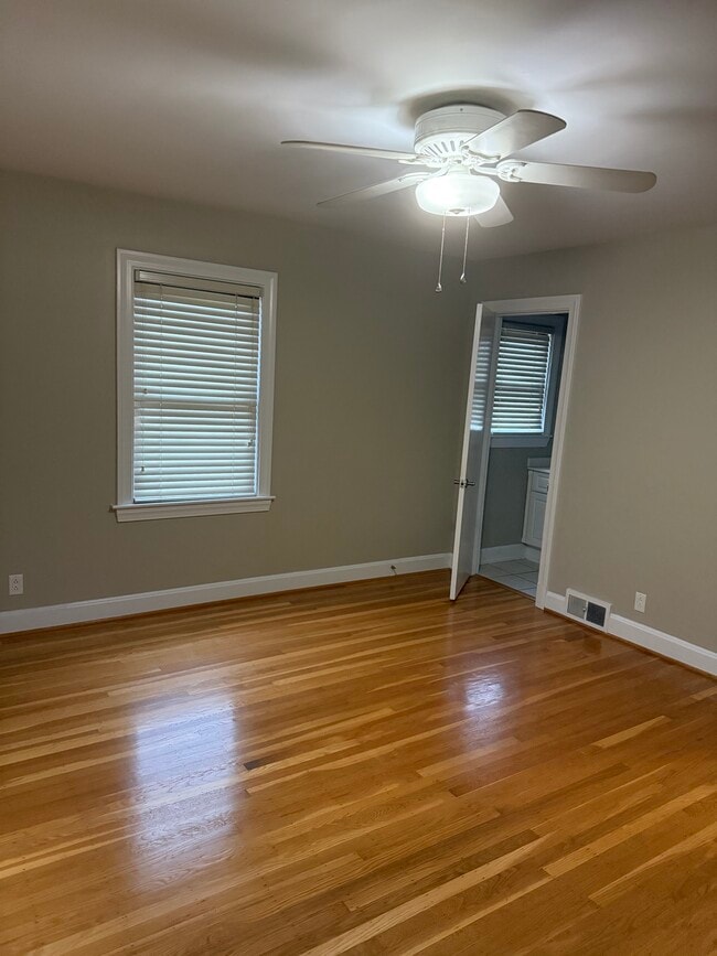 Building Photo - 4301 Lincoln Rd