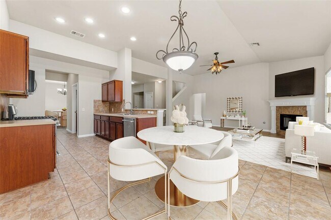 Foto del edificio - 1216 Willowbrook Dr