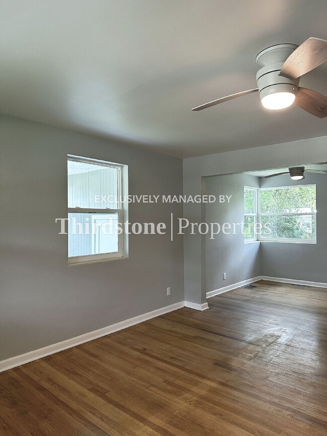 Building Photo - 1120 Skye Dr E