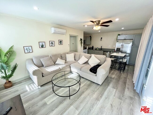 Foto del edificio - 1205 N Orange Grove Ave