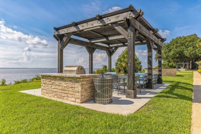 Building Photo - The Ascend at Pensacola Bay