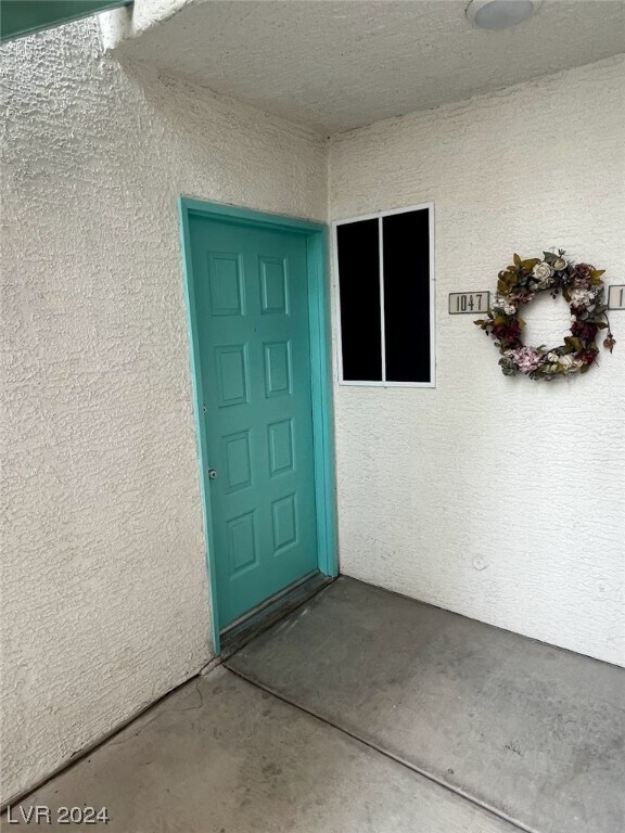 Building Photo - 7100 W Pirates Cove Rd