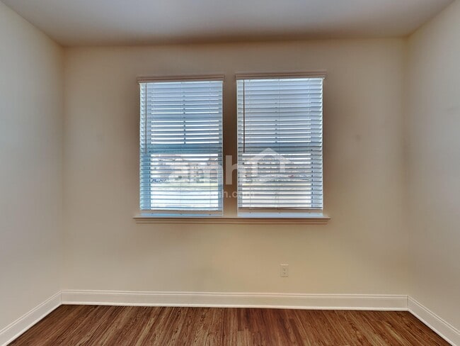 Building Photo - 5121 Jack Byrnes Dr