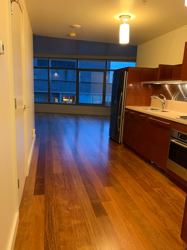 Kitchen & Living space - 3601 SW River Pkwy (Portland, OR)