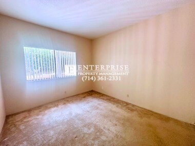 Foto del edificio - 3-Bed Buena Park End-Unit Townhome with Garage & Pool