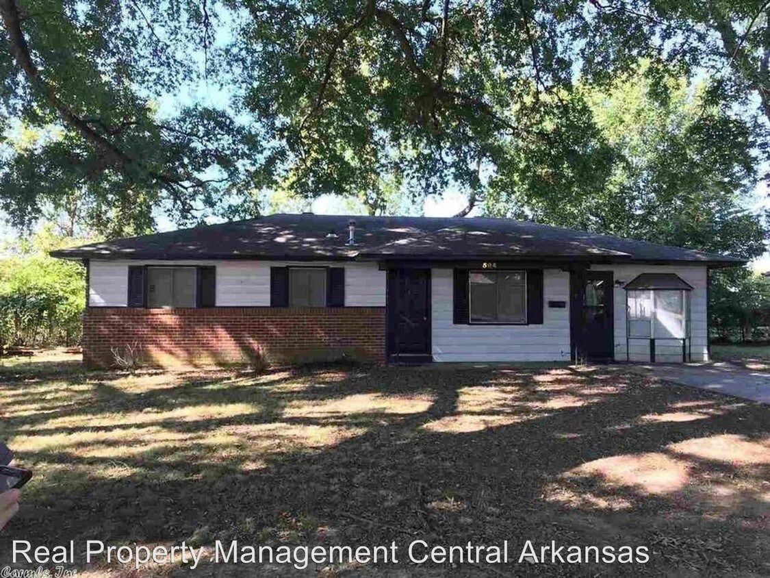 Primary Photo - 3 br, 2 bath House - 504 Warren St.
