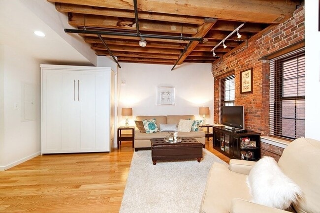 Building Photo - 101 Broad St