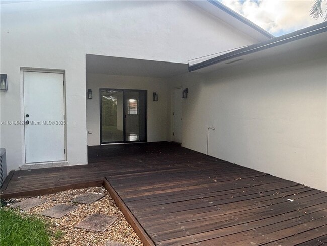 Building Photo - 810 NW 31st Ave