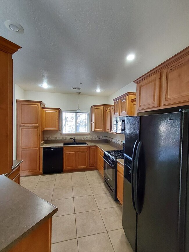 Foto del edificio - Mt Elden Villas: Large Townhome - 3 Bedroom 2.5 Bath - $3,000