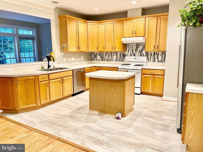 Building Photo - 12402 Falconbridge Dr