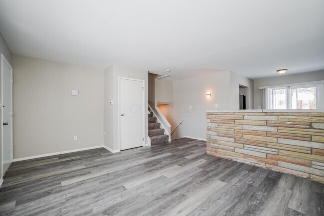 Foto del edificio - 6373 Faircrest Rd