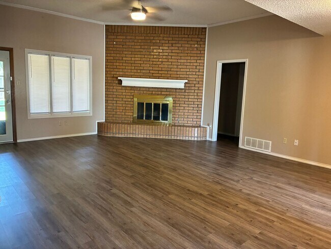 Foto del edificio - Three bedroom, two bath home available for lease!