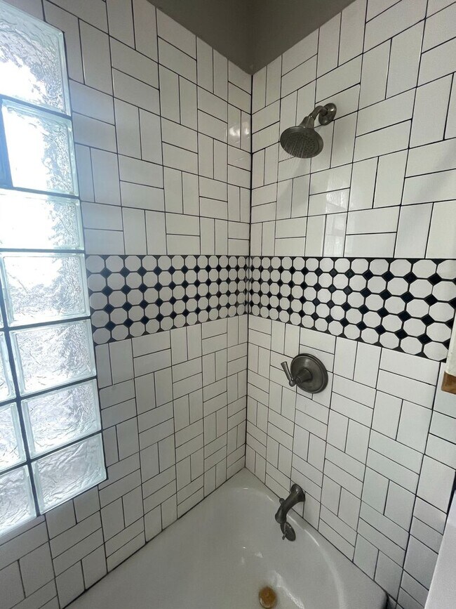 Building Photo - 2603-2605 N 37th St. (Duplex)