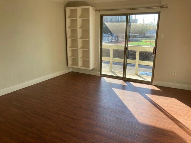 Foto del edificio - 823 S Ripple Creek Dr