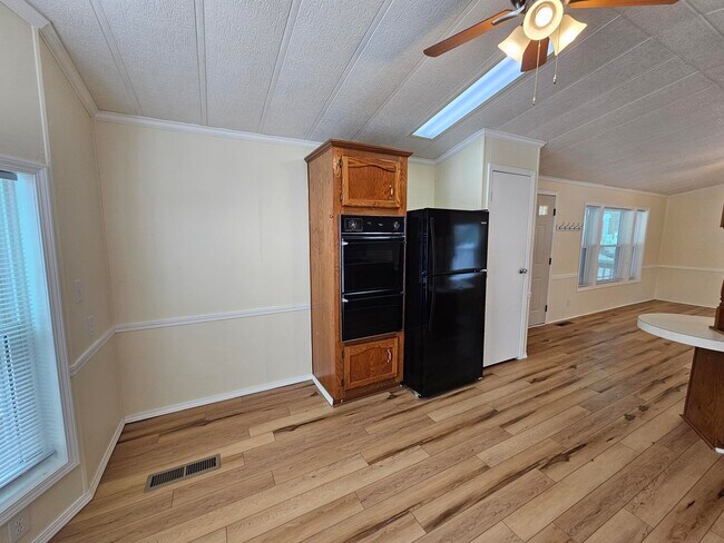 Foto del edificio - 158 Country Rd