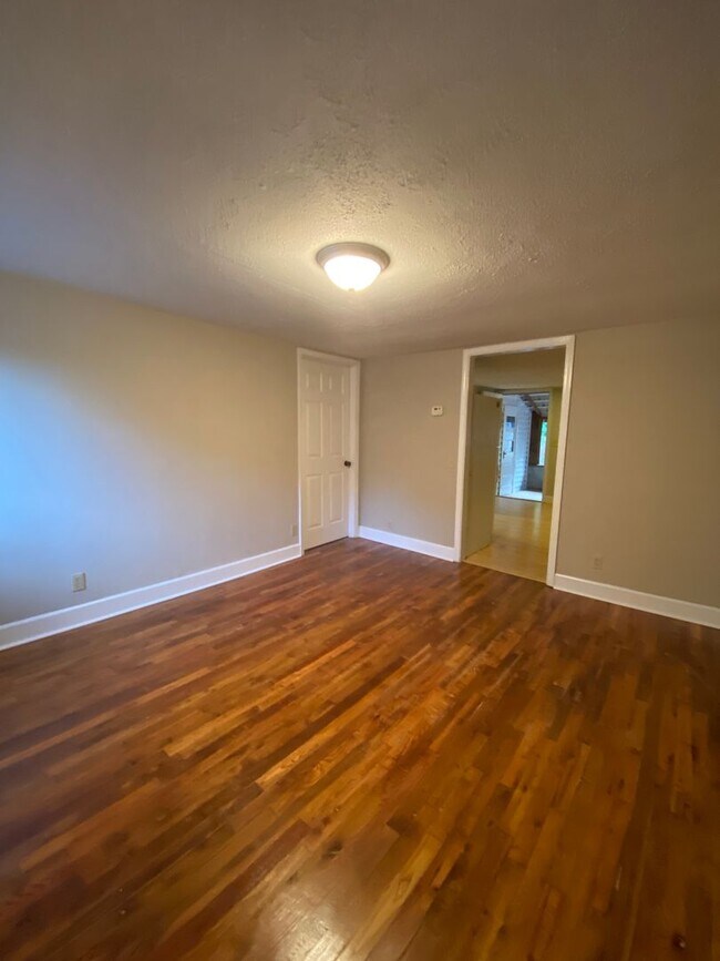 Building Photo - Charming 3-Bedroom, 2-Bath House with Detached Garage on west side of Athens, GA - PRE-LEASE FOR ...