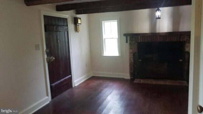 Building Photo - 8130 Rose Hill Manor Pl
