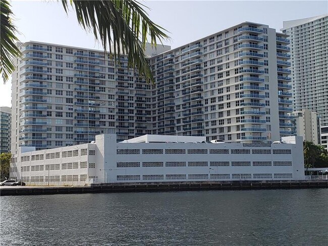 Foto del edificio - 3800 S Ocean Dr