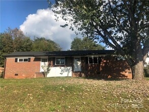 Building Photo - 851 Crestway Dr