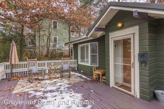 Building Photo - 2 br, 1 bath House - 124 Evelyn Place