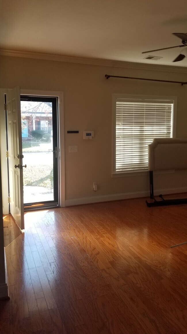 Building Photo - 115 Amelia Forest Ln