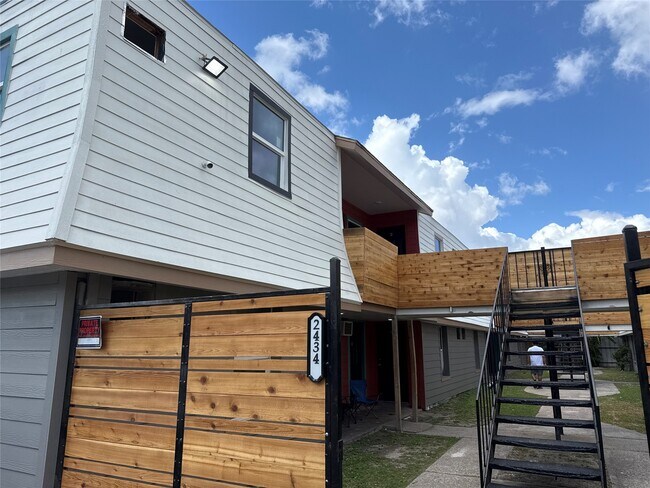 Foto del edificio - 2434 Lidstone St