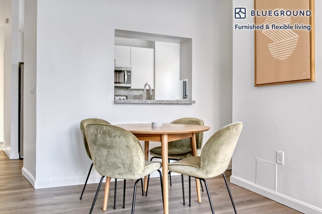 Building Photo - 100 Landsdowne St