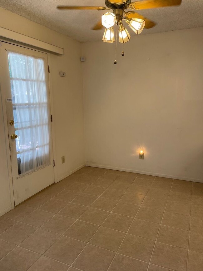 Building Photo - 3 br, 2 bath House - 517 Sunrise (410)