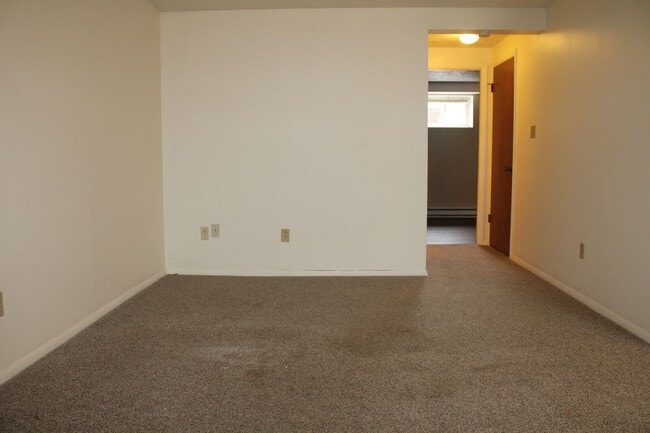 Building Photo - 1st Floor Apartment